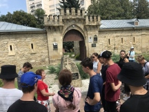 1. Сначала мы отправились к Кисловодской крепости.JPG