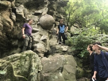 8. На стенке был большой природный шар из скалы, Господь творит чудеса!.JPG