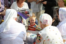 "Состоится ли второе Крещение Руси?" Акция по раздаче Евангелий у стен Успенского собора г. Хабаровска. 28 июля 2011г.