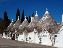 790px-Trulli_Alberobello11_apr06.jpg